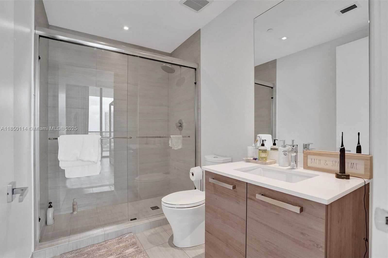 Small Image of 5000 ISLAND ESTATES DR #1006, Aventura Number 32