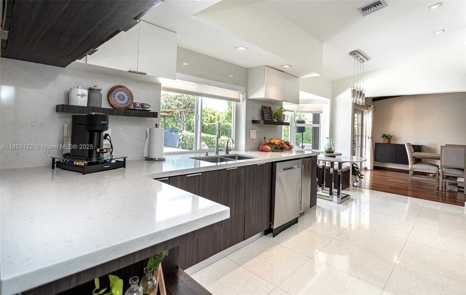 Small Image of 13253 SOUTH WEST 104TH CT, Miami Number 11