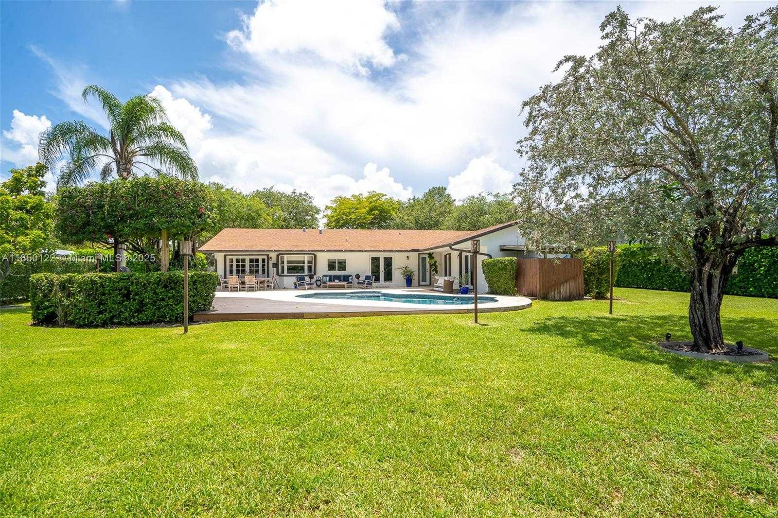 Small Image of 13253 SOUTH WEST 104TH CT, Miami Number 29
