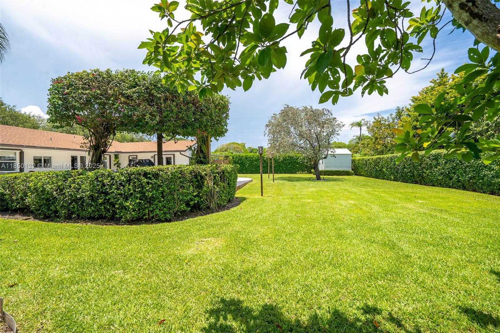 Small Image of 13253 SOUTH WEST 104TH CT, Miami Number 30