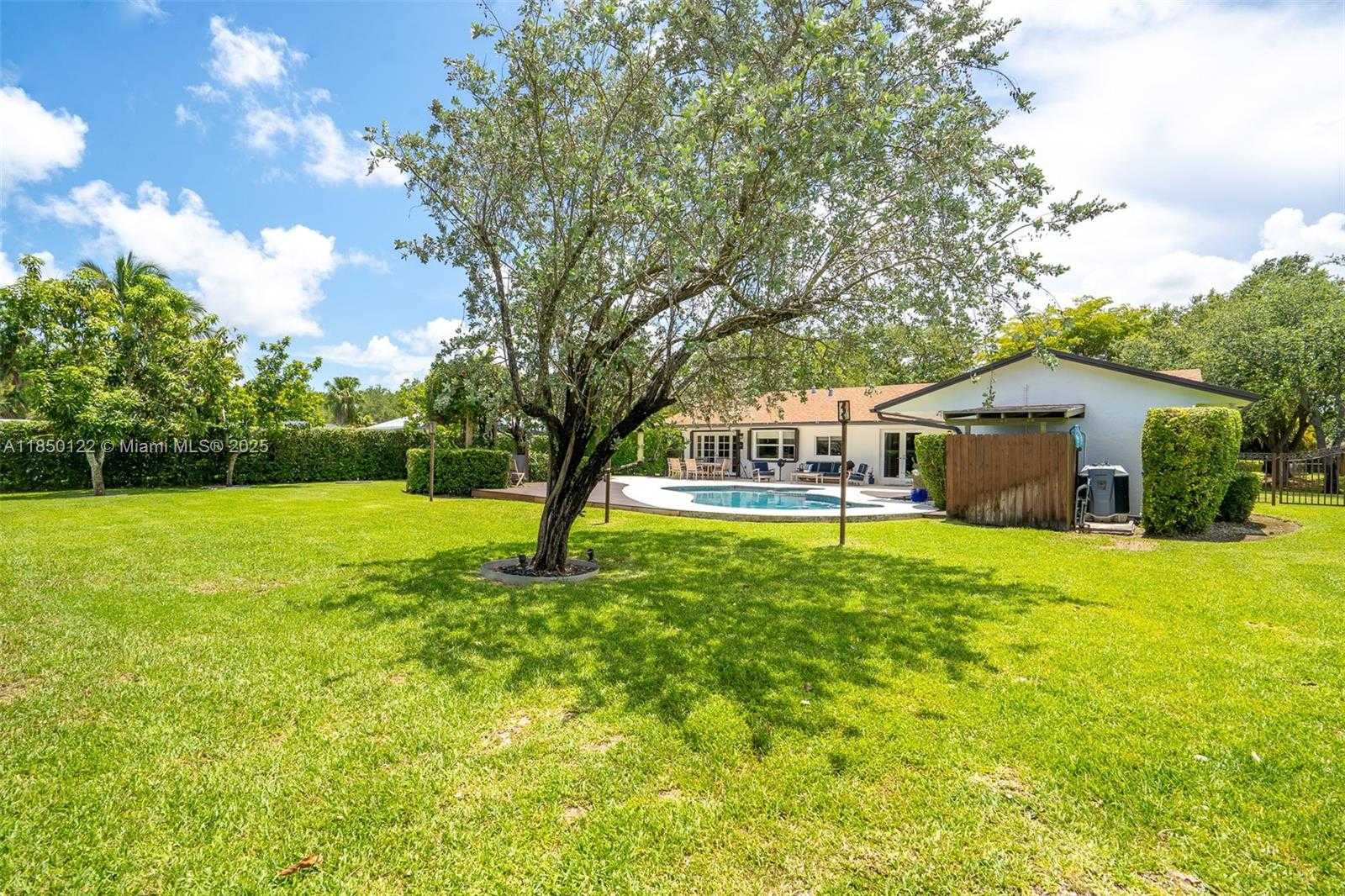 Small Image of 13253 SOUTH WEST 104TH CT, Miami Number 33