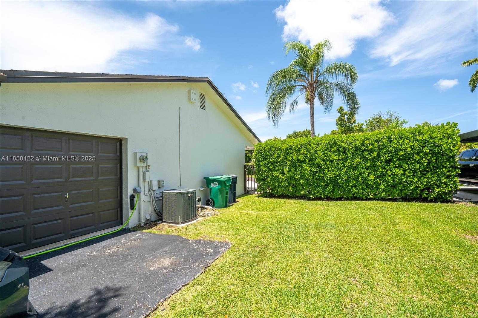 Small Image of 13253 SOUTH WEST 104TH CT, Miami Number 34
