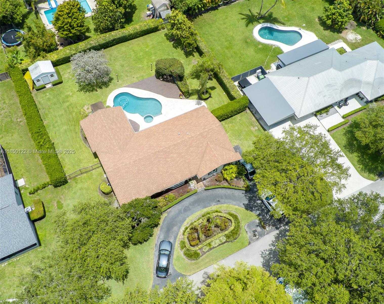 Small Image of 13253 SOUTH WEST 104TH CT, Miami Number 35