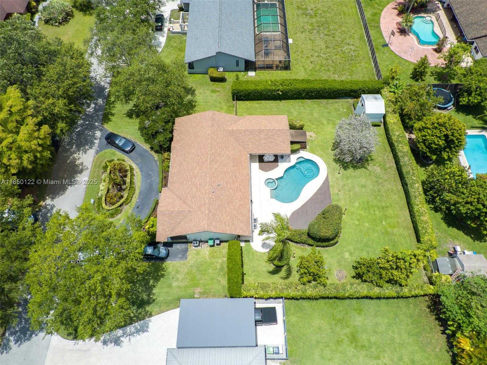 Small Image of 13253 SOUTH WEST 104TH CT, Miami Number 37