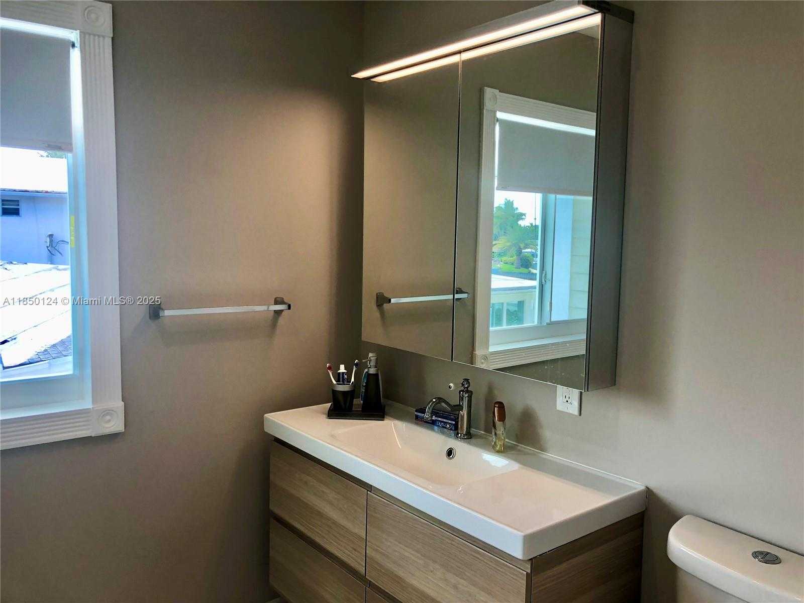 Small Image of 1524 ARGYLE DR #1, Fort Lauderdale Number 28