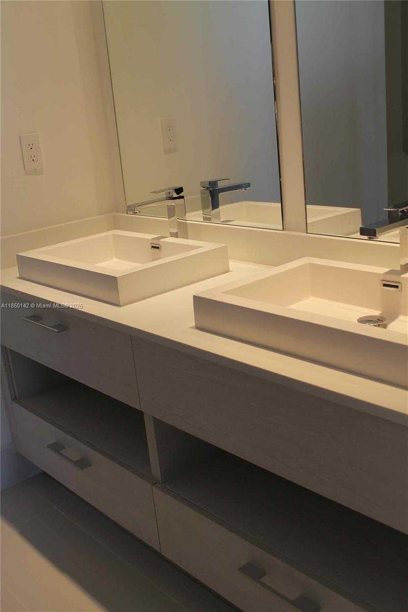 Small Image of 45 SOUTH WEST 9TH ST #2809, Miami Number 16