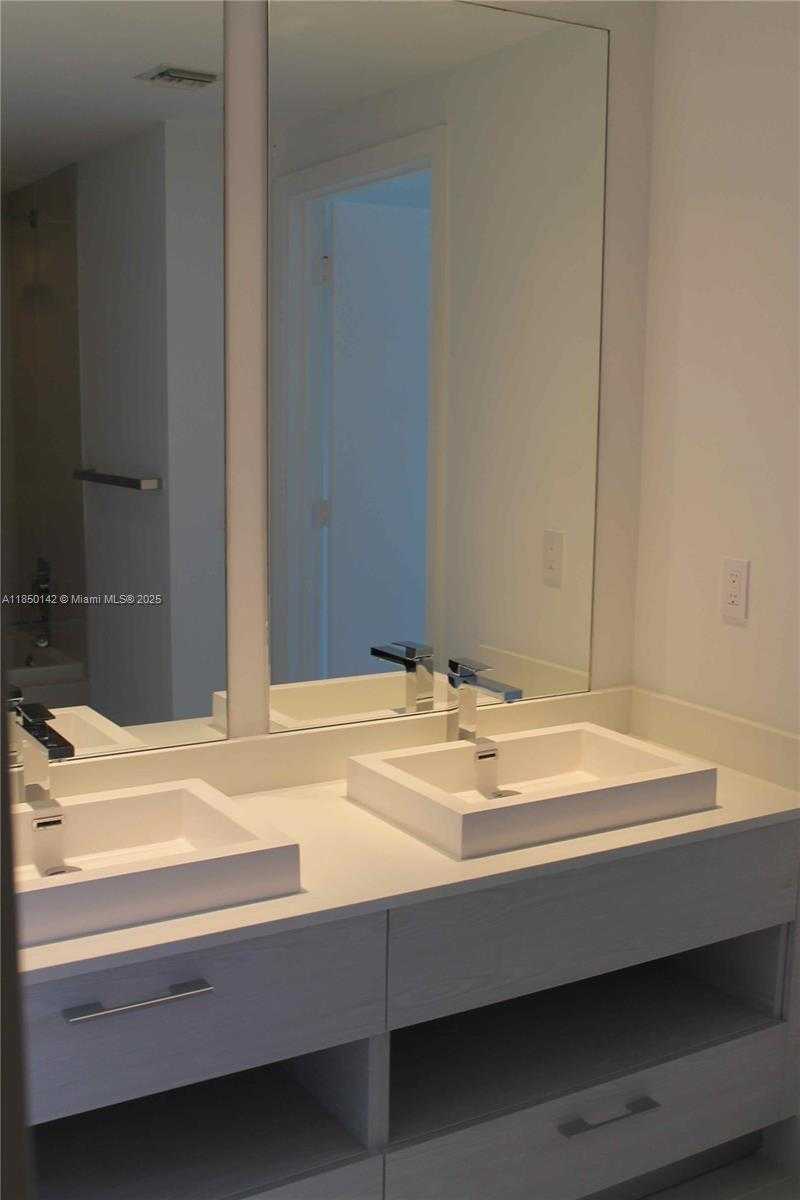 Small Image of 45 SOUTH WEST 9TH ST #2809, Miami Number 19