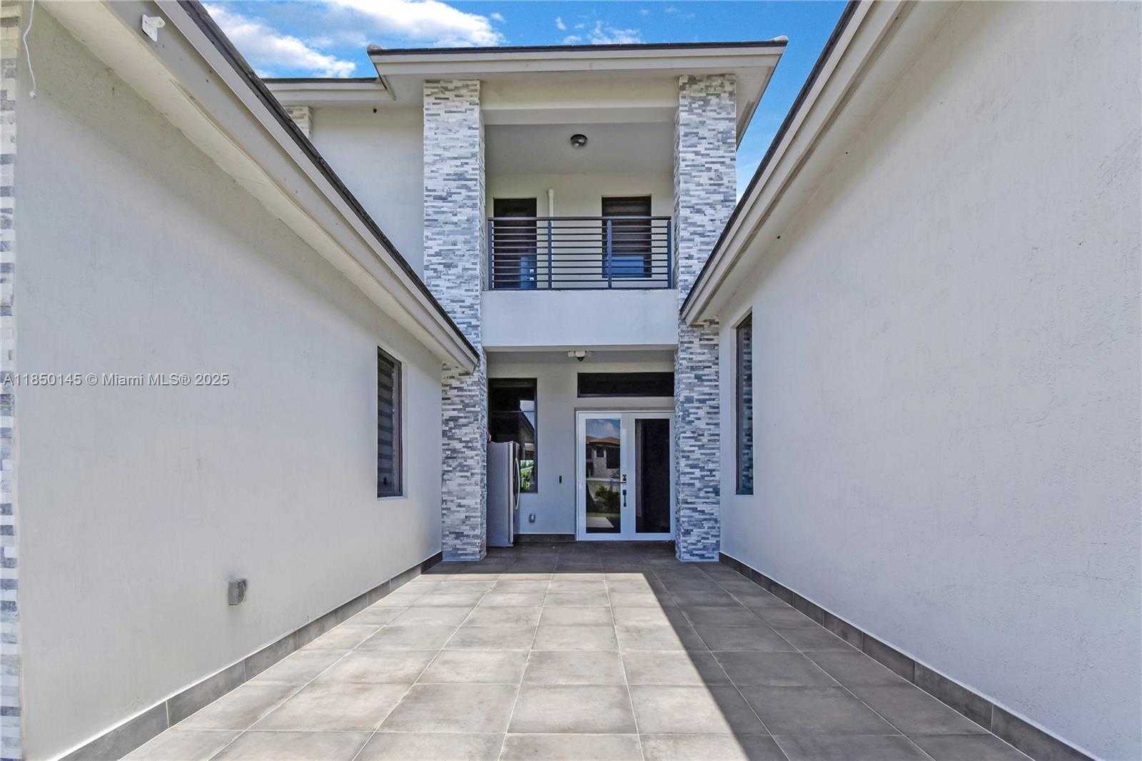 Small Image of 15846 SOUTH WEST 49TH ST, Southwest Ranches Number 7