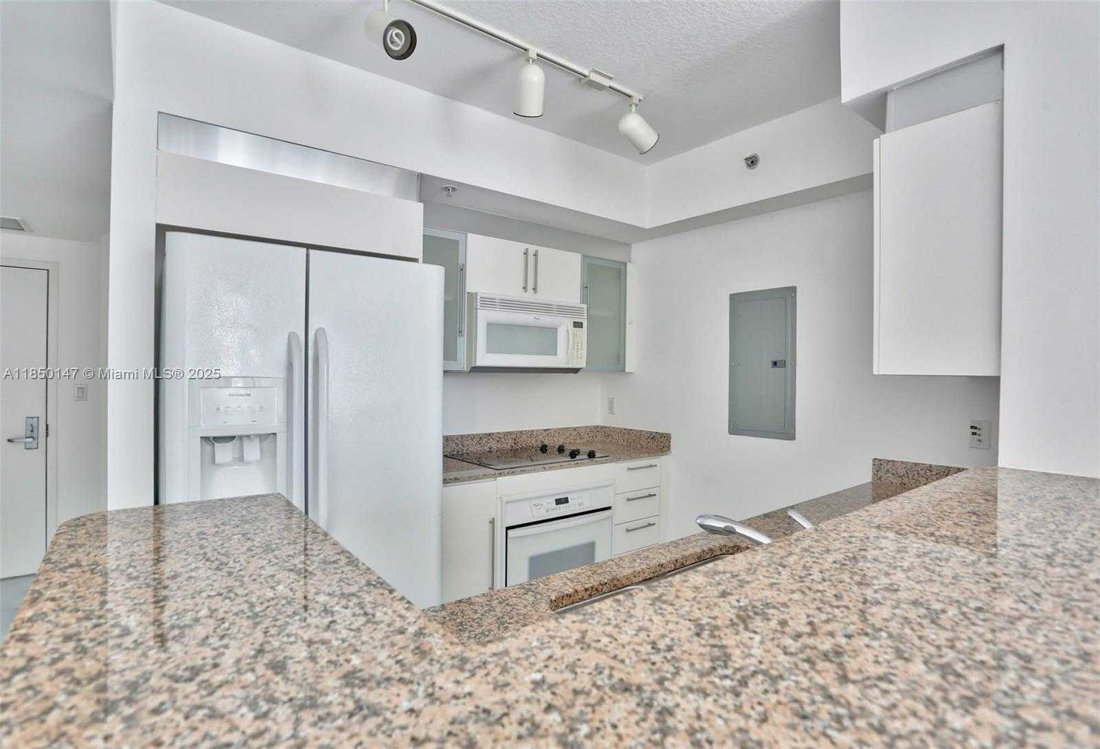 Small Image of 325 SOUTH BISCAYNE BLVD #2317, Miami Number 3