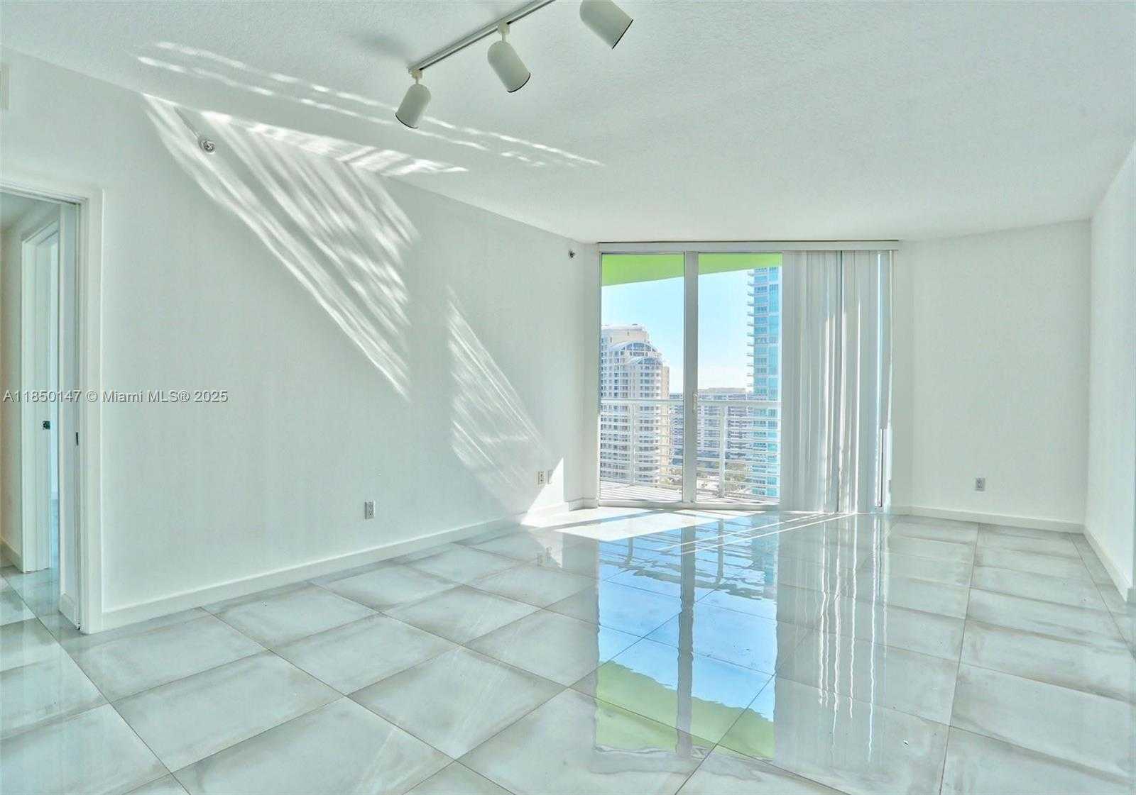 Small Image of 325 SOUTH BISCAYNE BLVD #2317, Miami Number 4