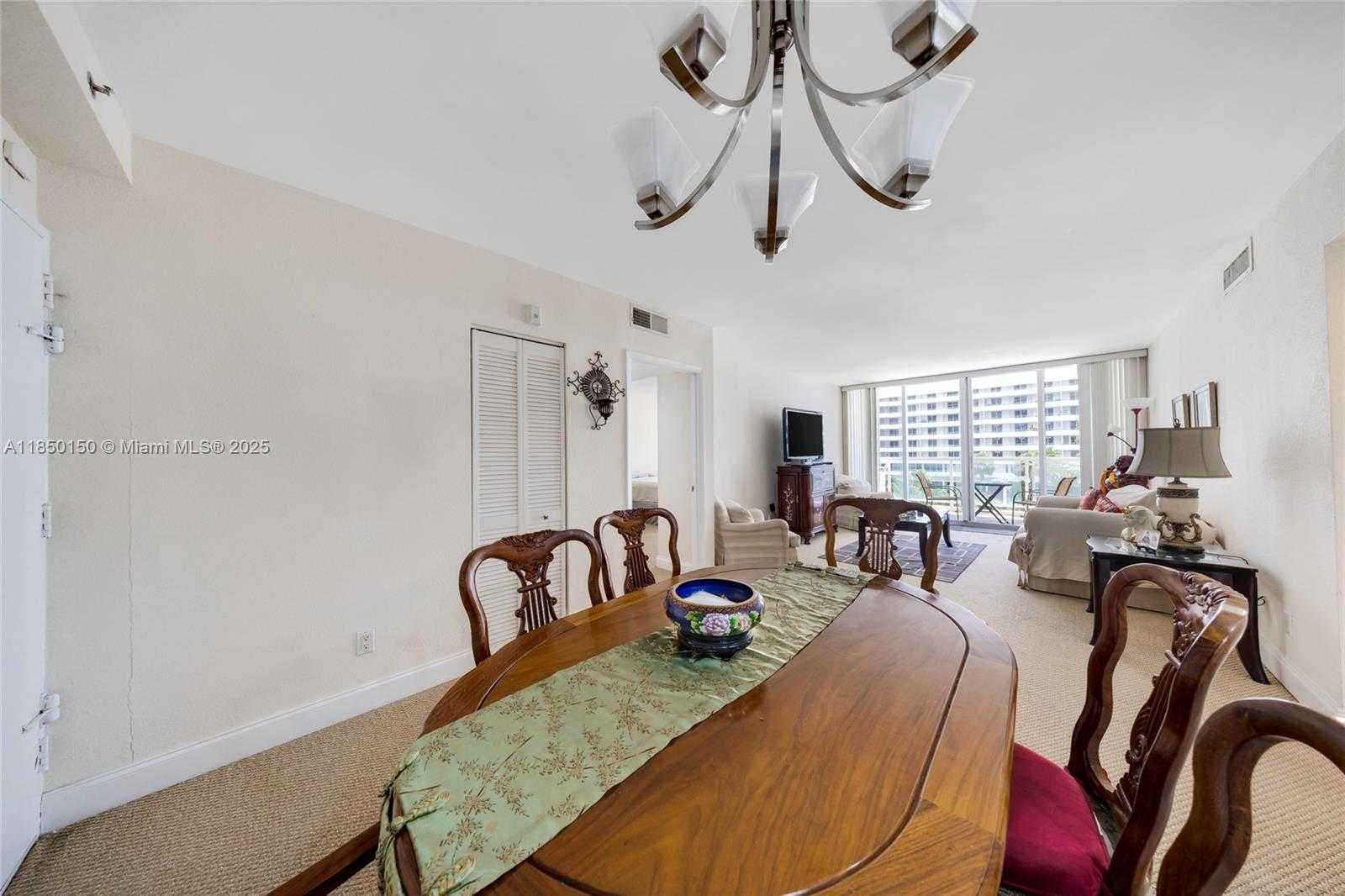Small Image of 5600 COLLINS AVE #5D, Miami Beach Number 12