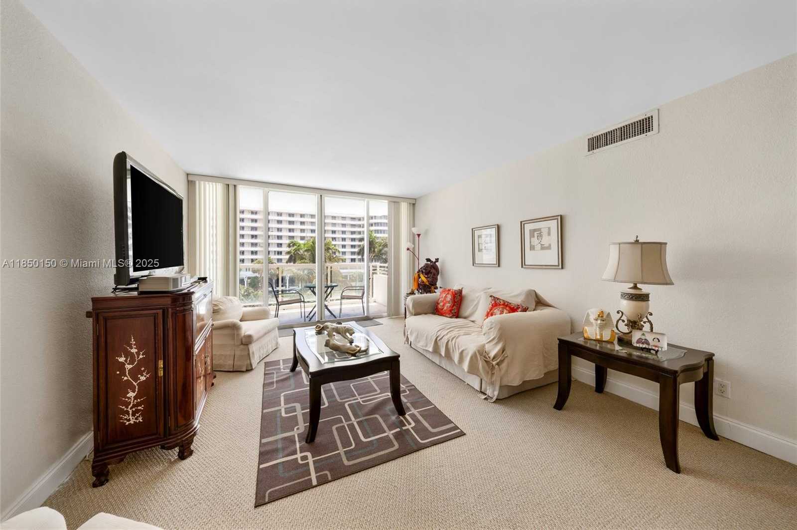 Small Image of 5600 COLLINS AVE #5D, Miami Beach Number 15