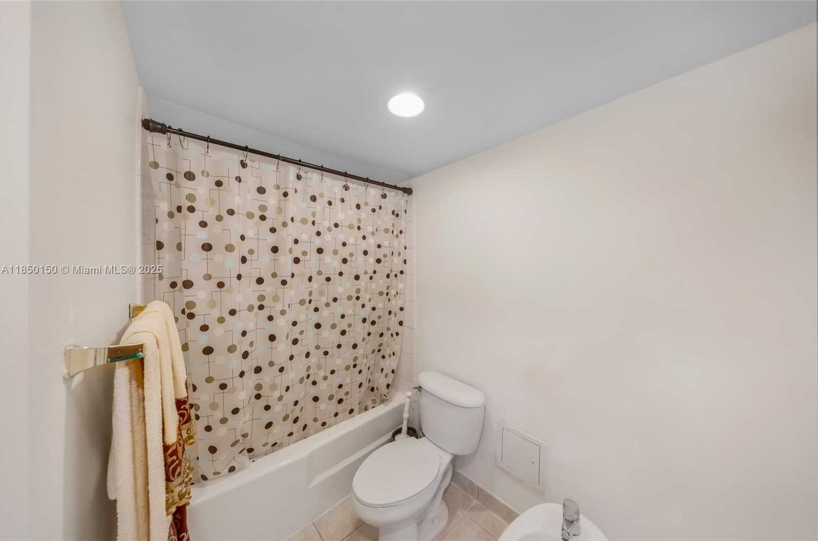 Small Image of 5600 COLLINS AVE #5D, Miami Beach Number 17
