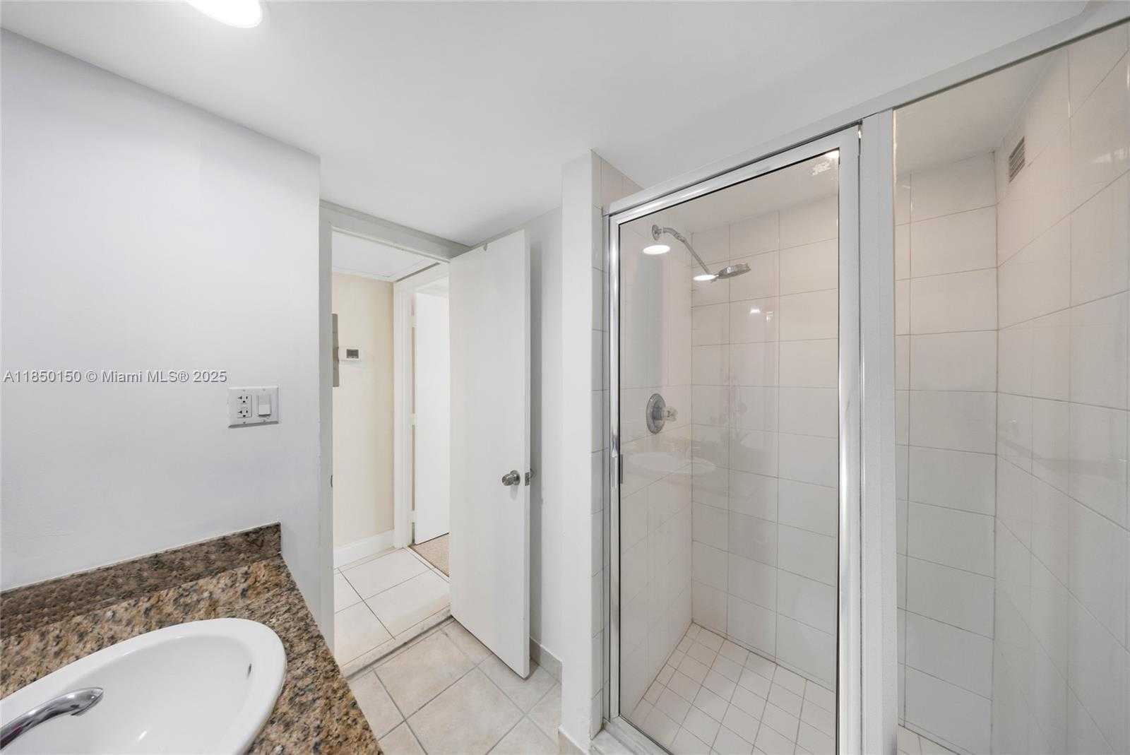 Small Image of 5600 COLLINS AVE #5D, Miami Beach Number 23