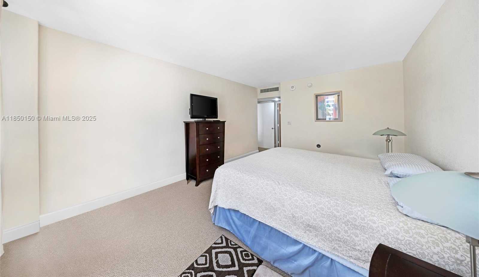Small Image of 5600 COLLINS AVE #5D, Miami Beach Number 24