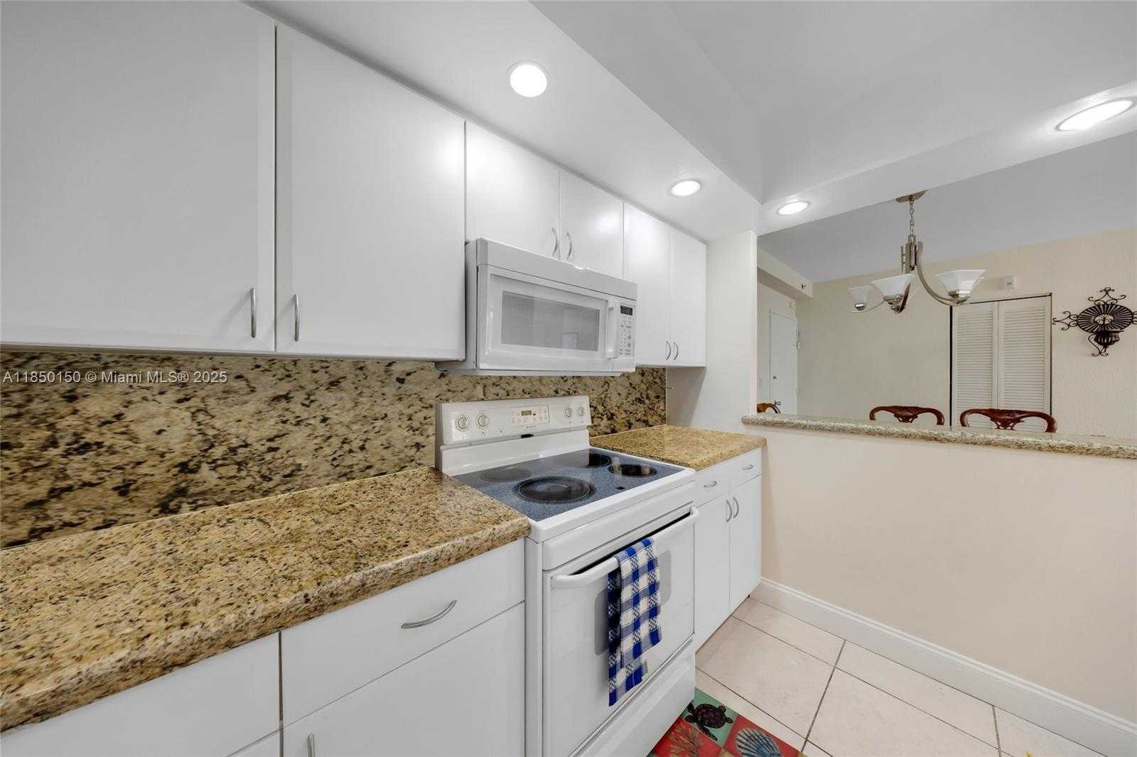 Small Image of 5600 COLLINS AVE #5D, Miami Beach Number 6