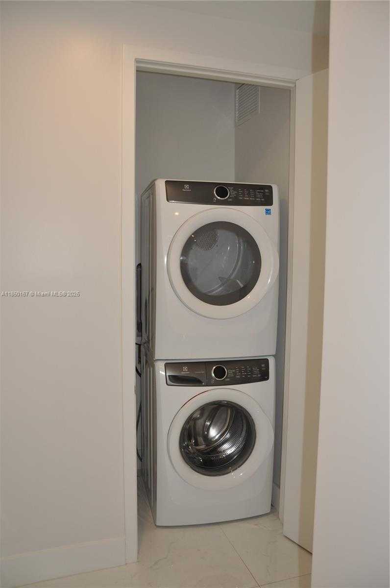 Small Image of 275 GIRALDA AVE #6F, Coral Gables Number 12