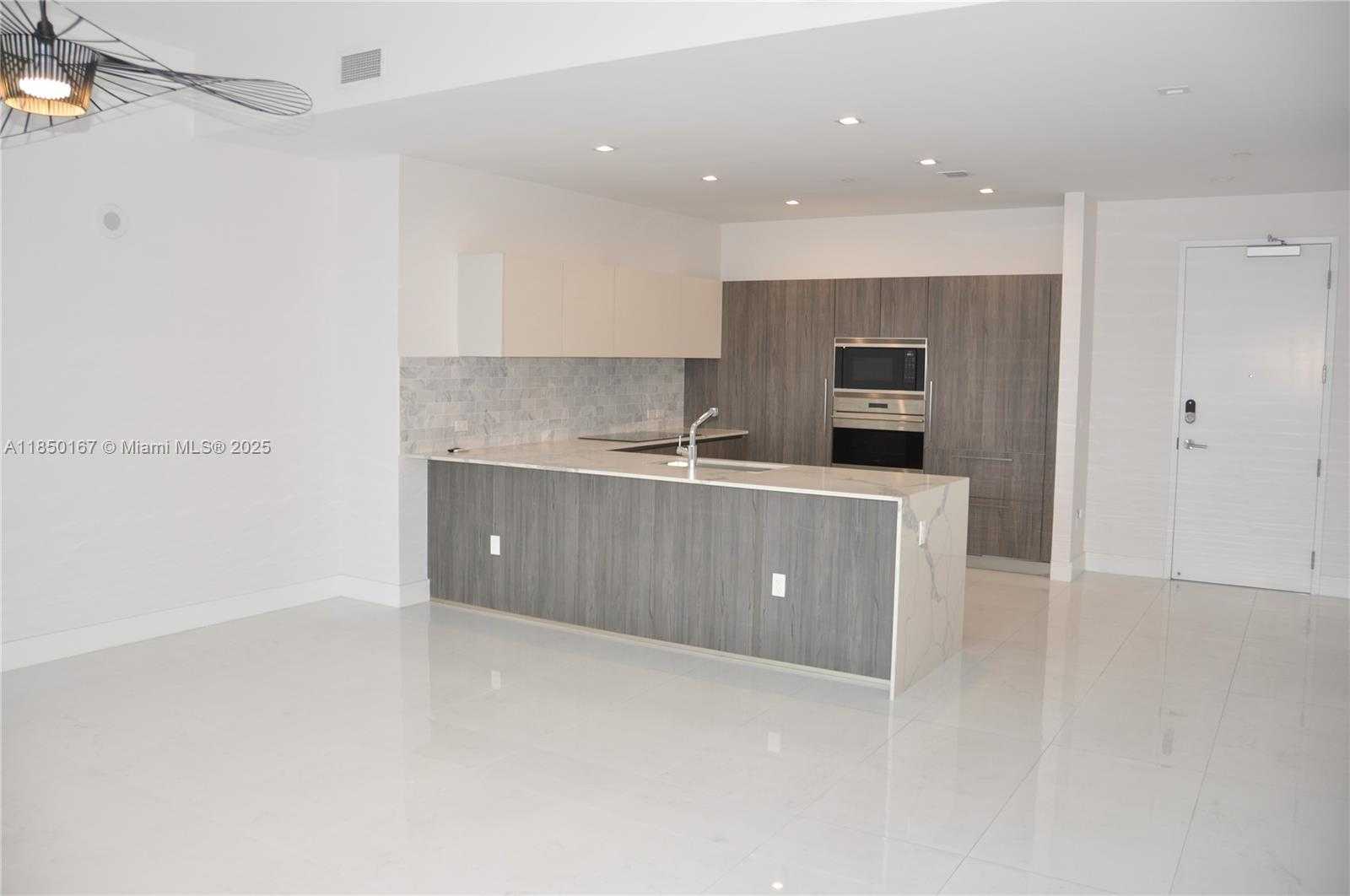 Small Image of 275 GIRALDA AVE #6F, Coral Gables Number 3