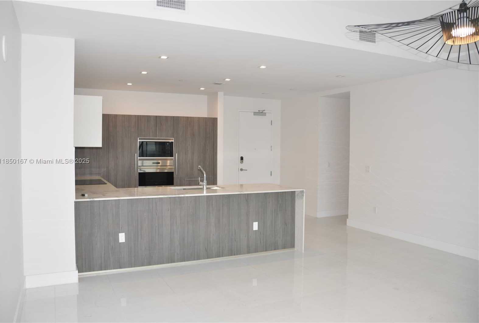 Small Image of 275 GIRALDA AVE #6F, Coral Gables Number 4