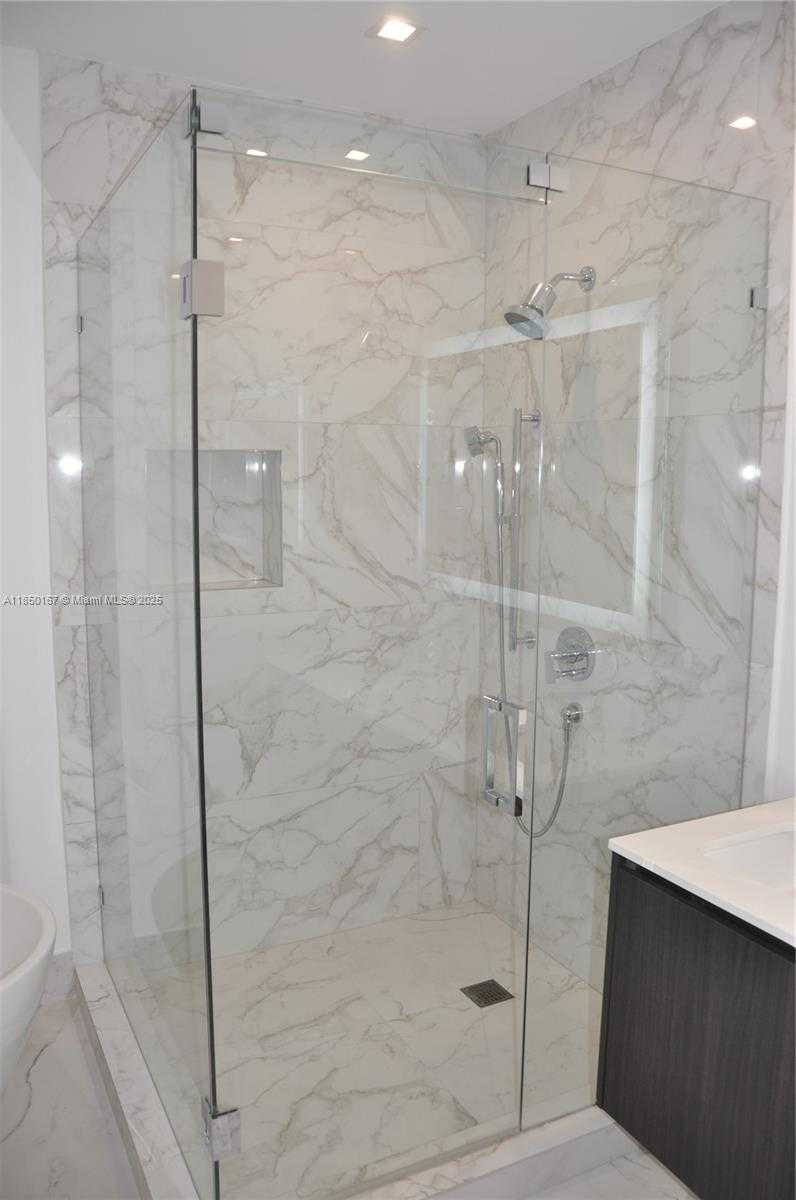 Small Image of 275 GIRALDA AVE #6F, Coral Gables Number 9