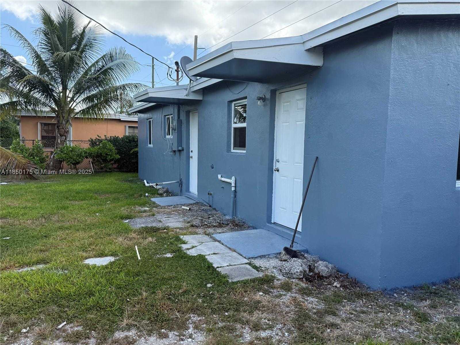 Small Image of 10425 SOUTH WEST 152ND ST #10425, Miami Number 4