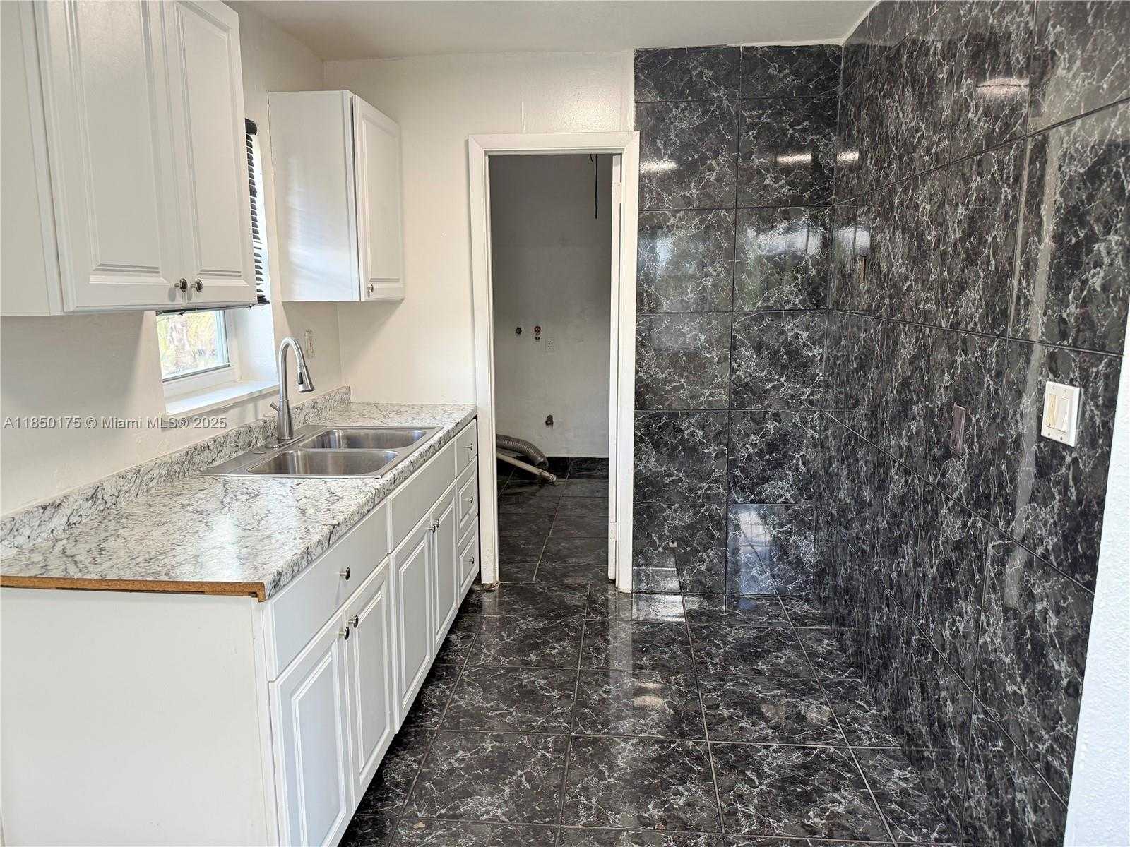 Small Image of 10425 SOUTH WEST 152ND ST #10425, Miami Number 5