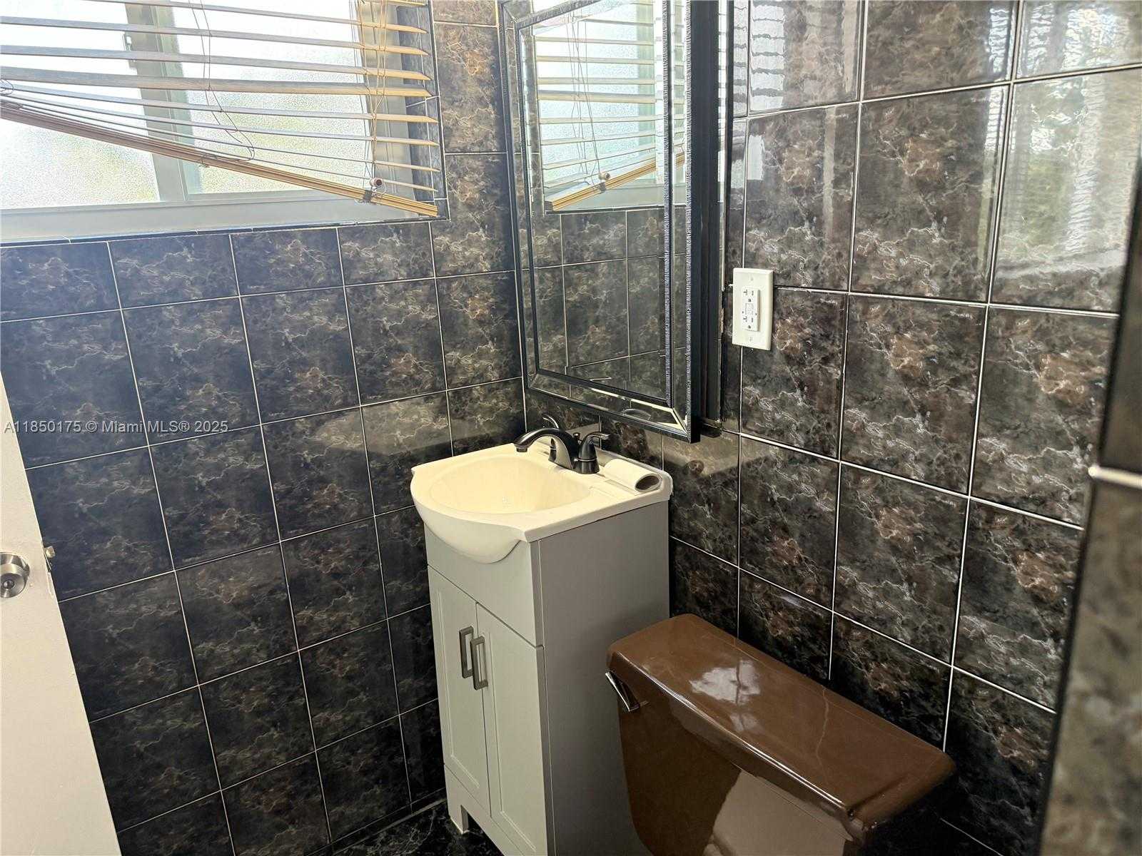 Small Image of 10425 SOUTH WEST 152ND ST #10425, Miami Number 8