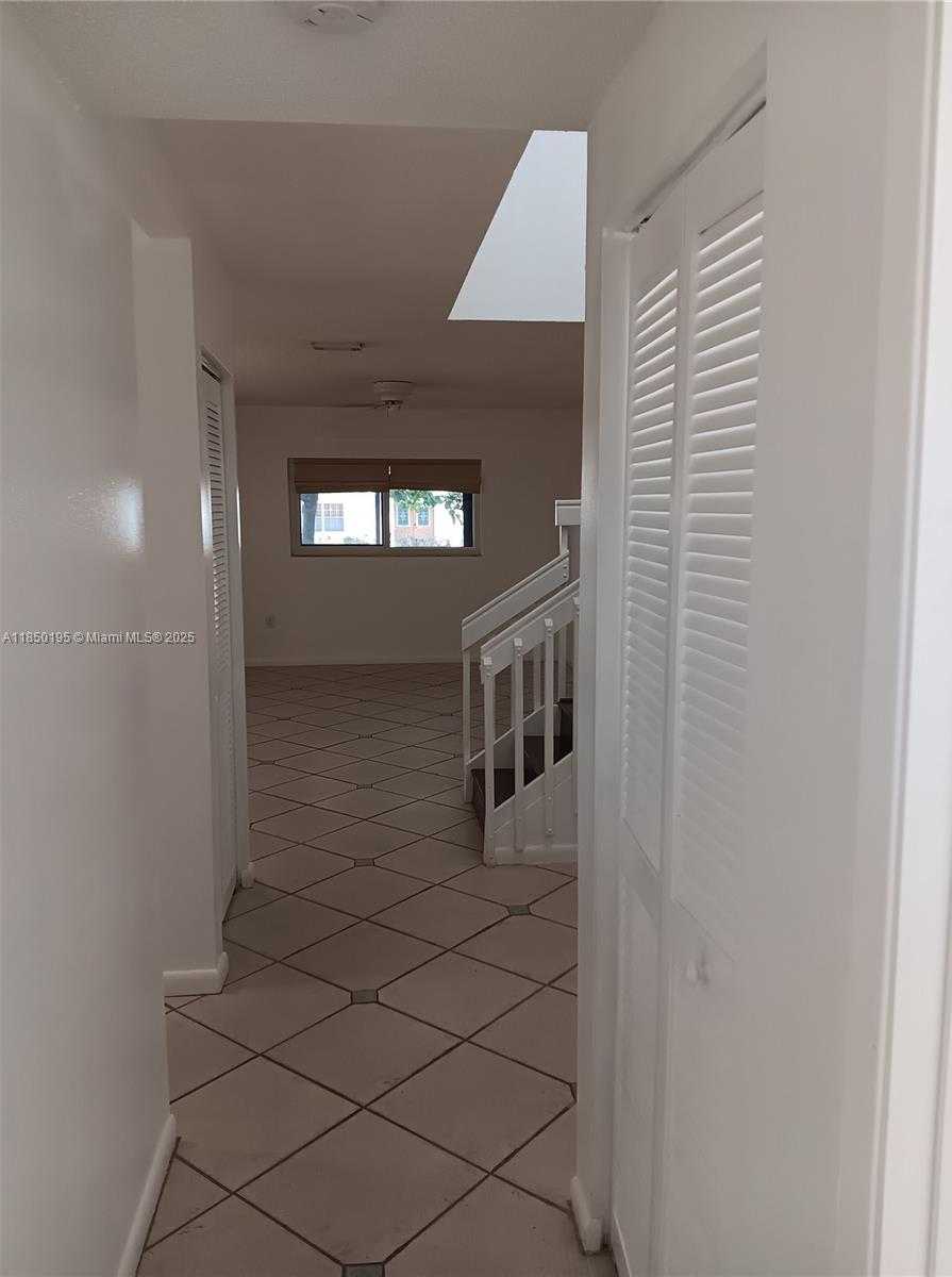 Small Image of 1532 GABRIEL ST #1532, Hollywood Number 17