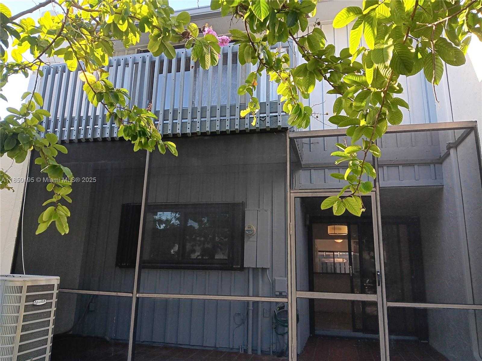 Small Image of 1532 GABRIEL ST #1532, Hollywood Number 24