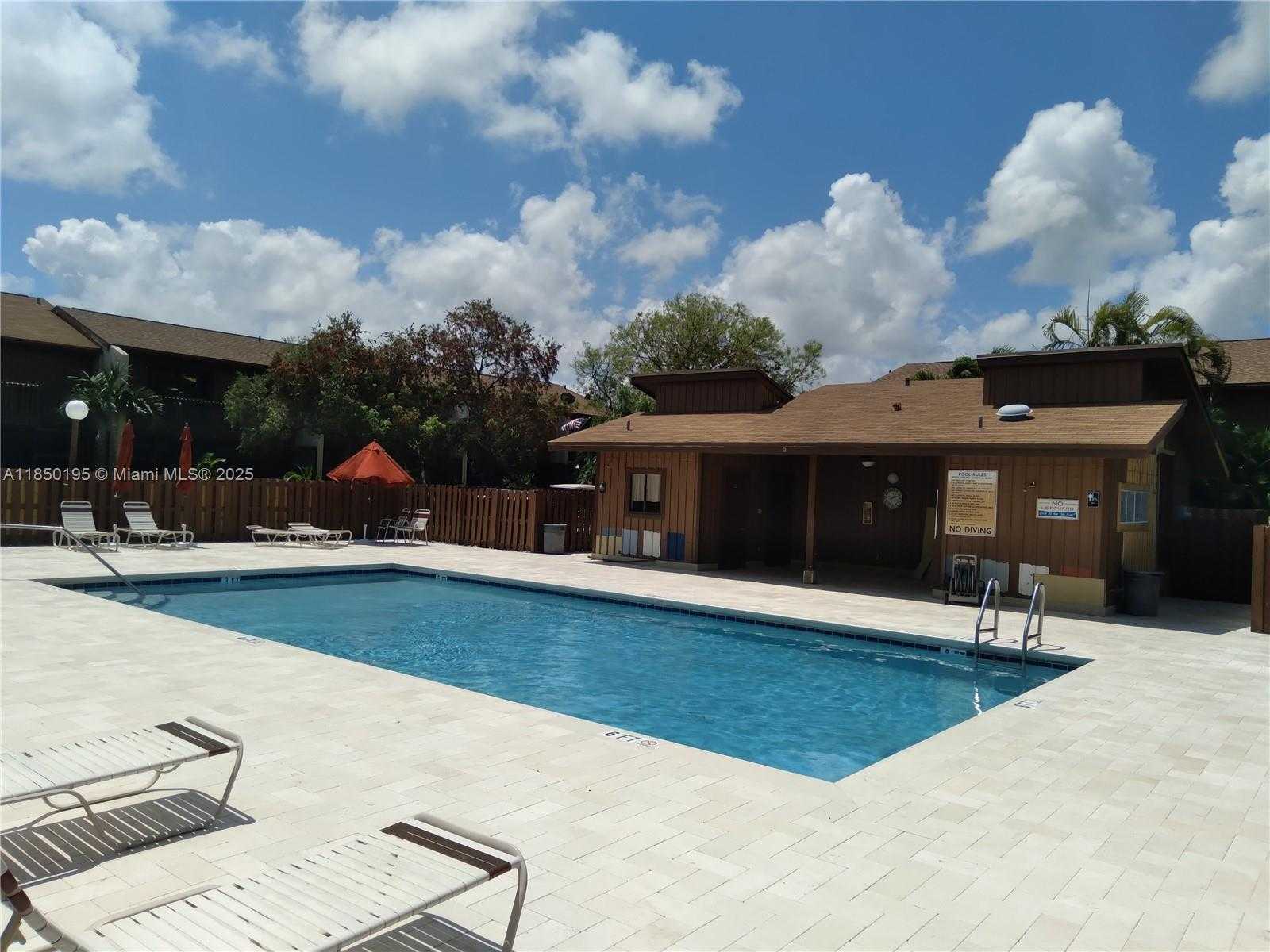 Small Image of 1532 GABRIEL ST #1532, Hollywood Number 3