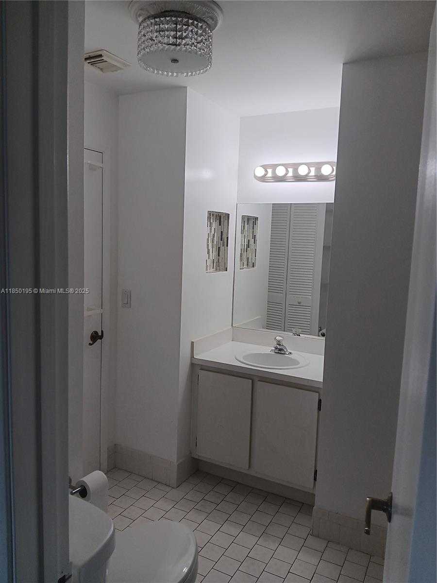 Small Image of 1532 GABRIEL ST #1532, Hollywood Number 36
