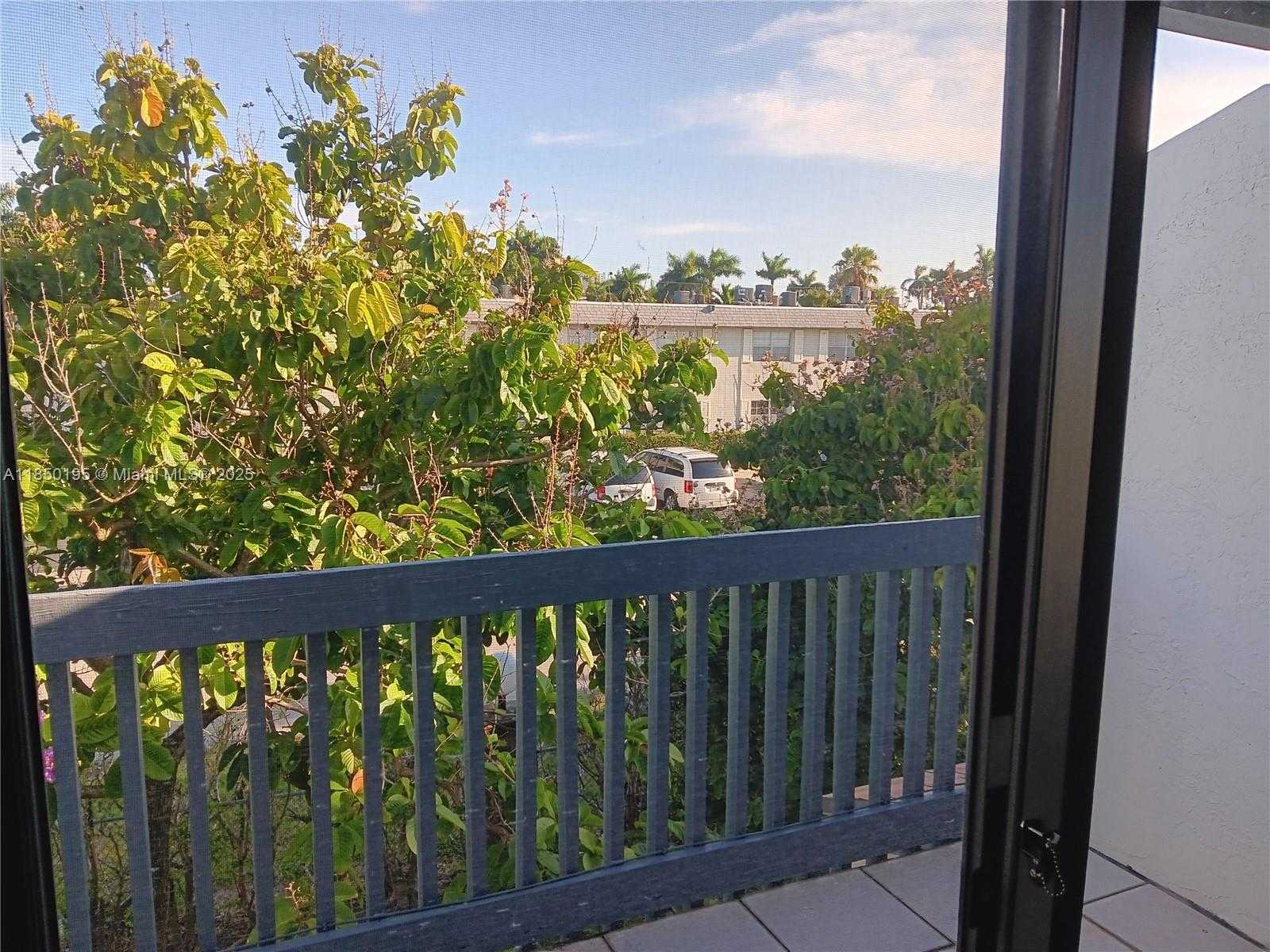 Small Image of 1532 GABRIEL ST #1532, Hollywood Number 39