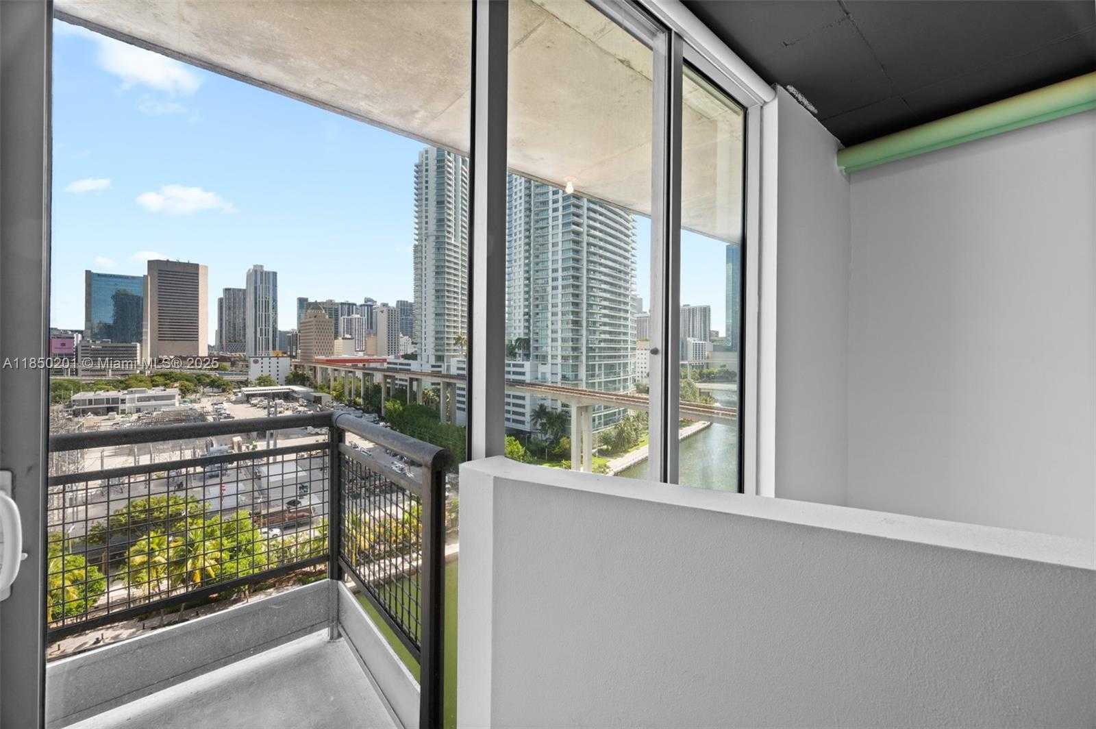 Small Image of 690 SOUTH WEST 1 CT #1217, Miami Number 14