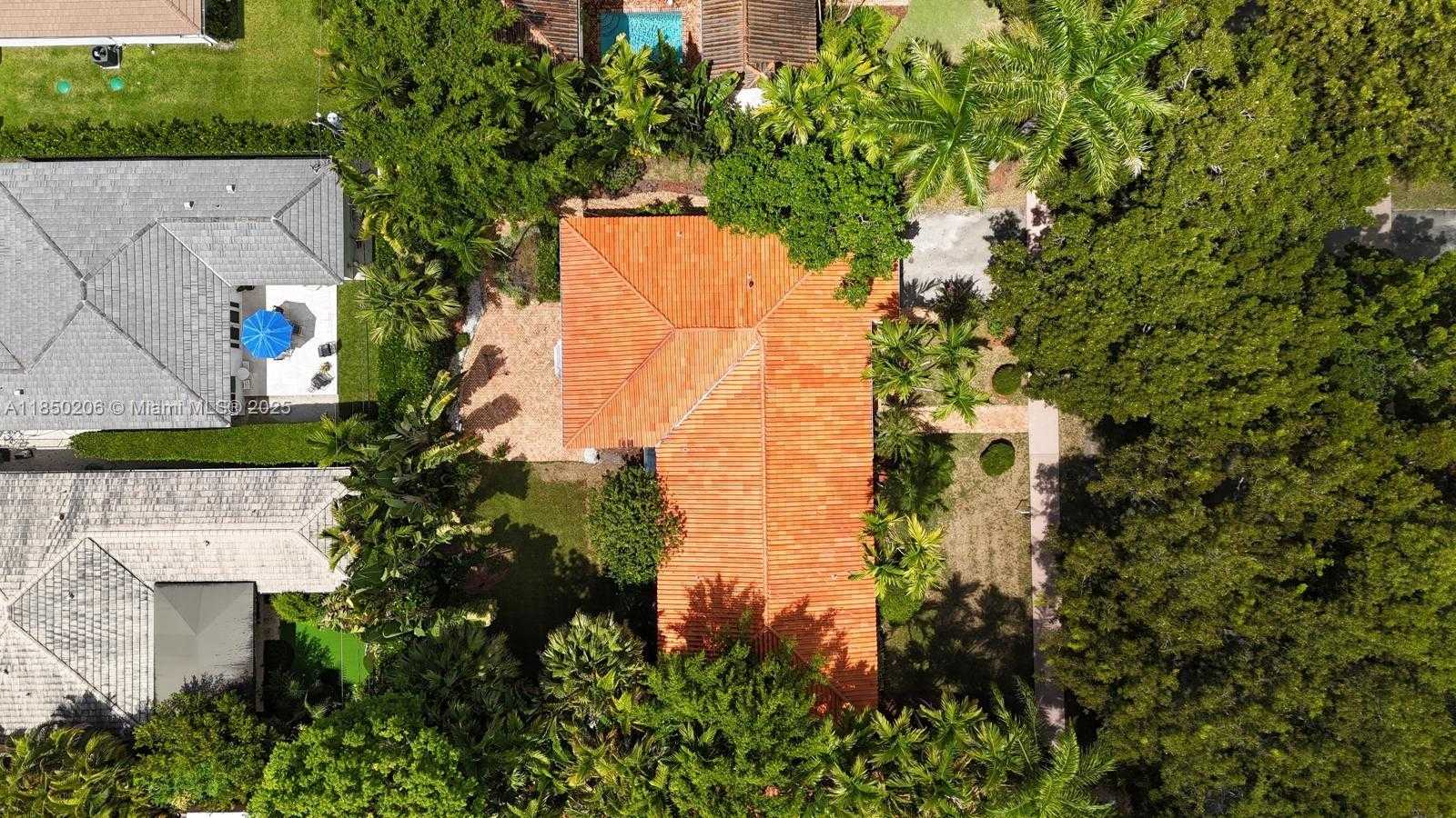 Small Image of 1512 CERTOSA AVE #1512, Coral Gables Number 3