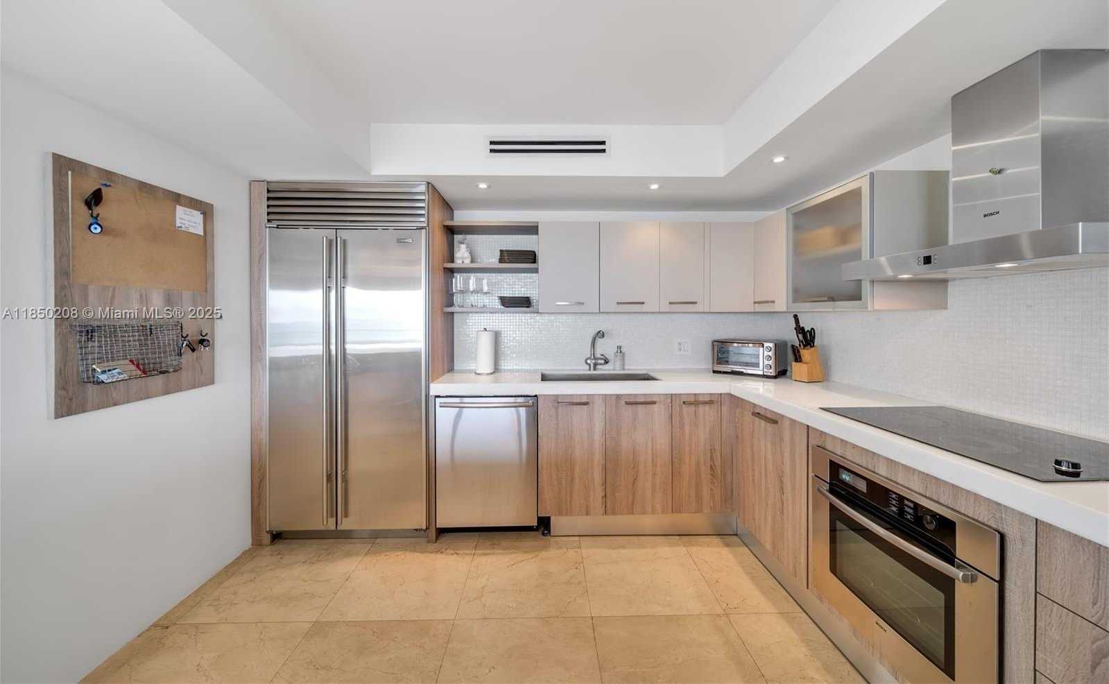 Small Image of 199 OCEAN LANE DR #901, Key Biscayne Number 18