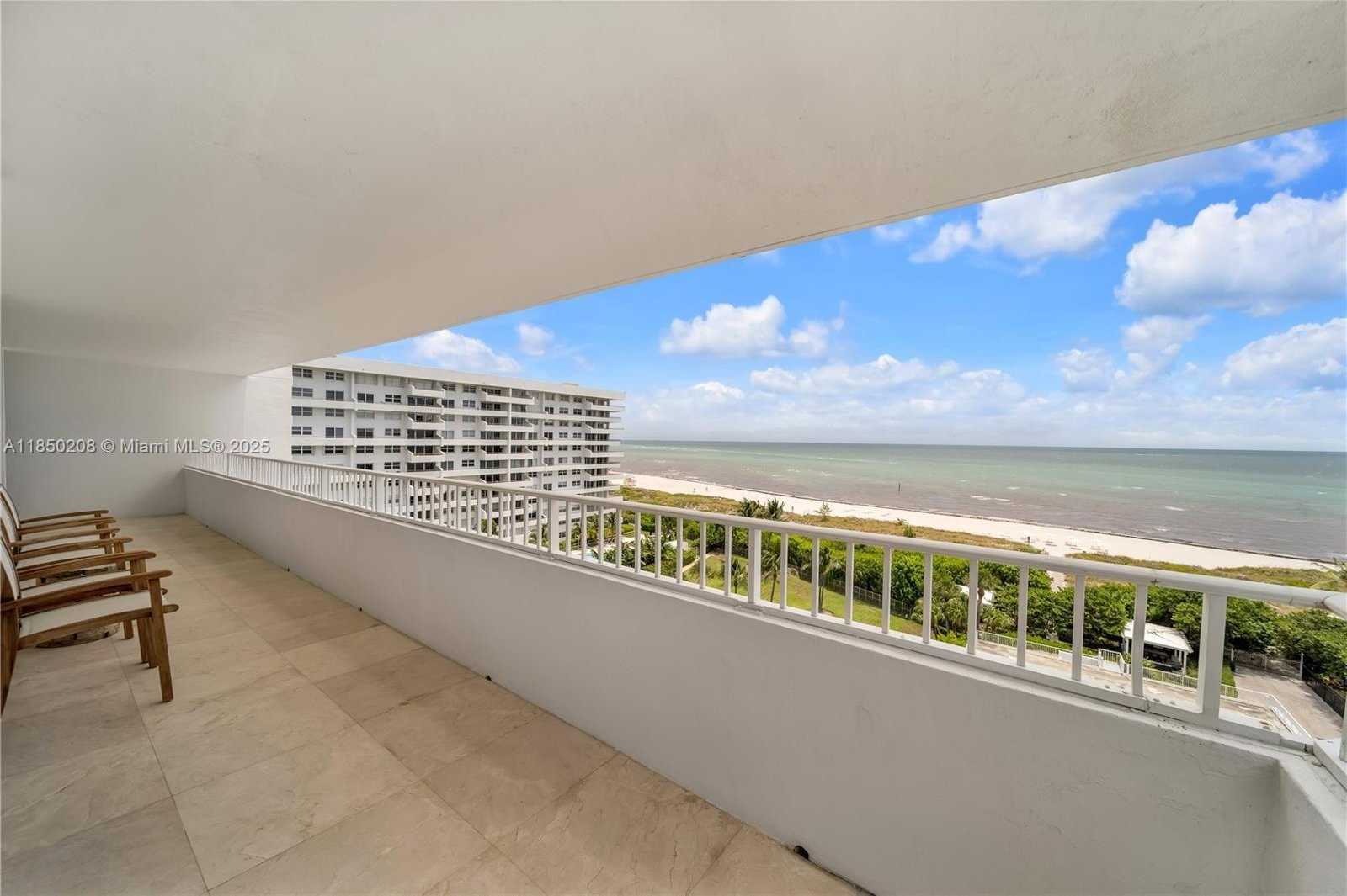 Small Image of 199 OCEAN LANE DR #901, Key Biscayne Number 2