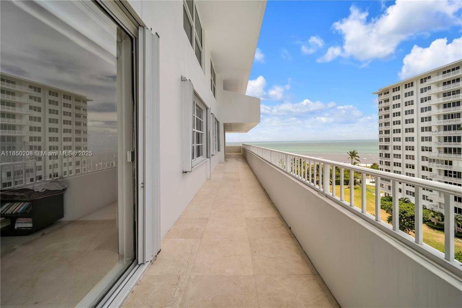 Small Image of 199 OCEAN LANE DR #901, Key Biscayne Number 3