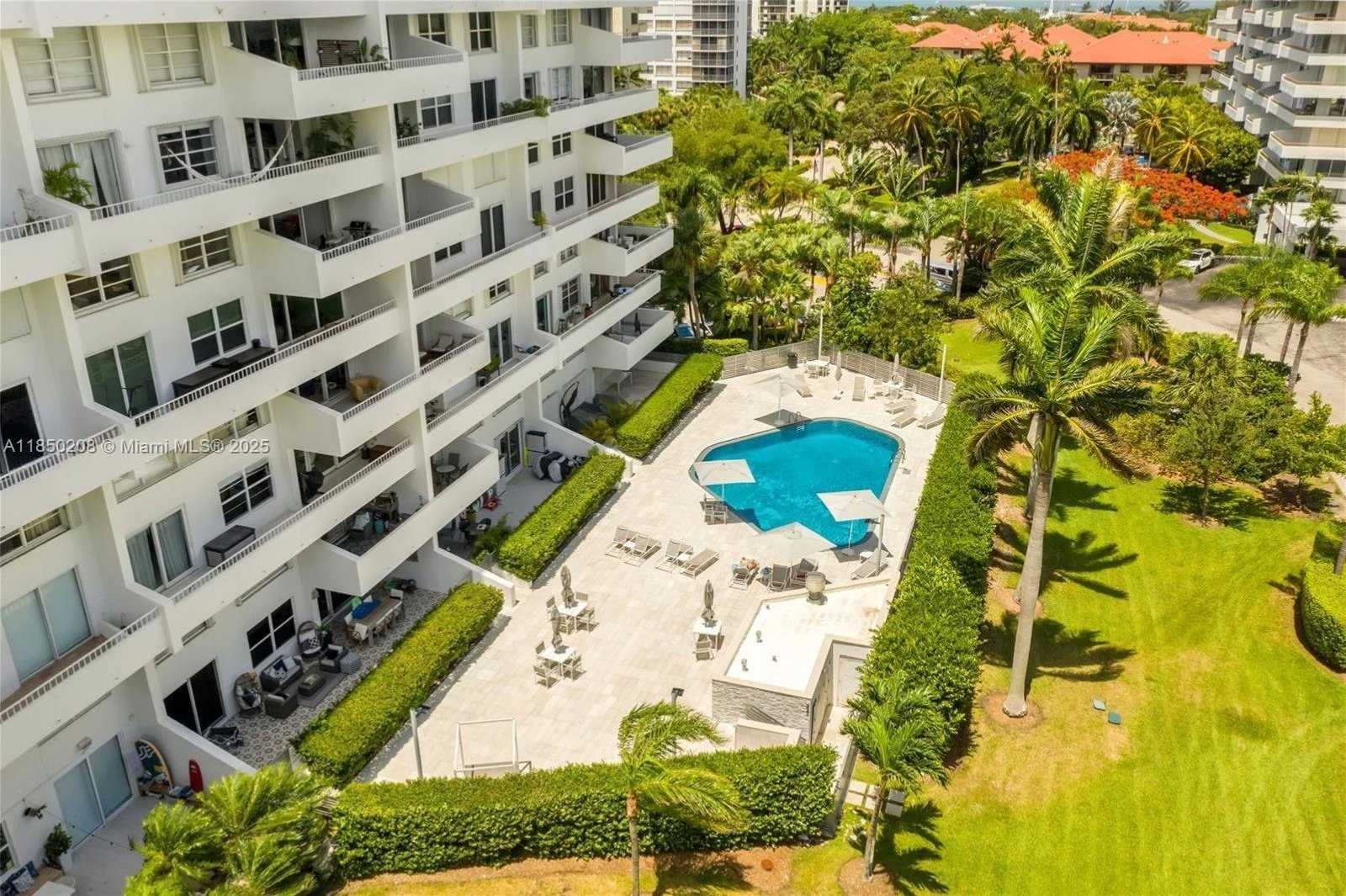 Small Image of 199 OCEAN LANE DR #901, Key Biscayne Number 30