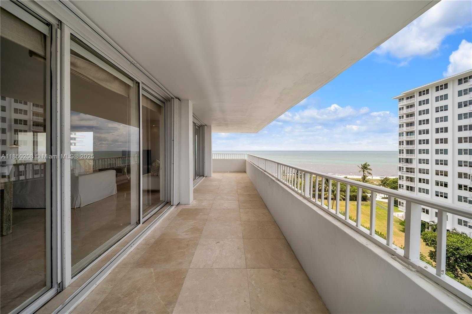 Small Image of 199 OCEAN LANE DR #901, Key Biscayne Number 4
