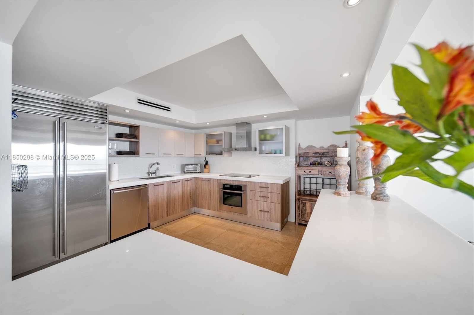 Small Image of 199 OCEAN LANE DR #901, Key Biscayne Number 9