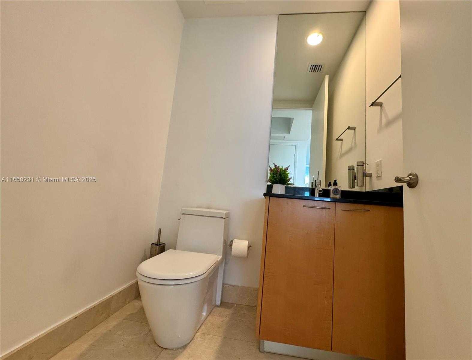 Small Image of 15901 COLLINS AVE #1804, Sunny Isles Beach Number 5