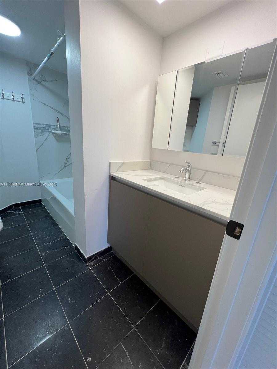 Small Image of 6767 COLLINS AVE #403, Miami Beach Number 13