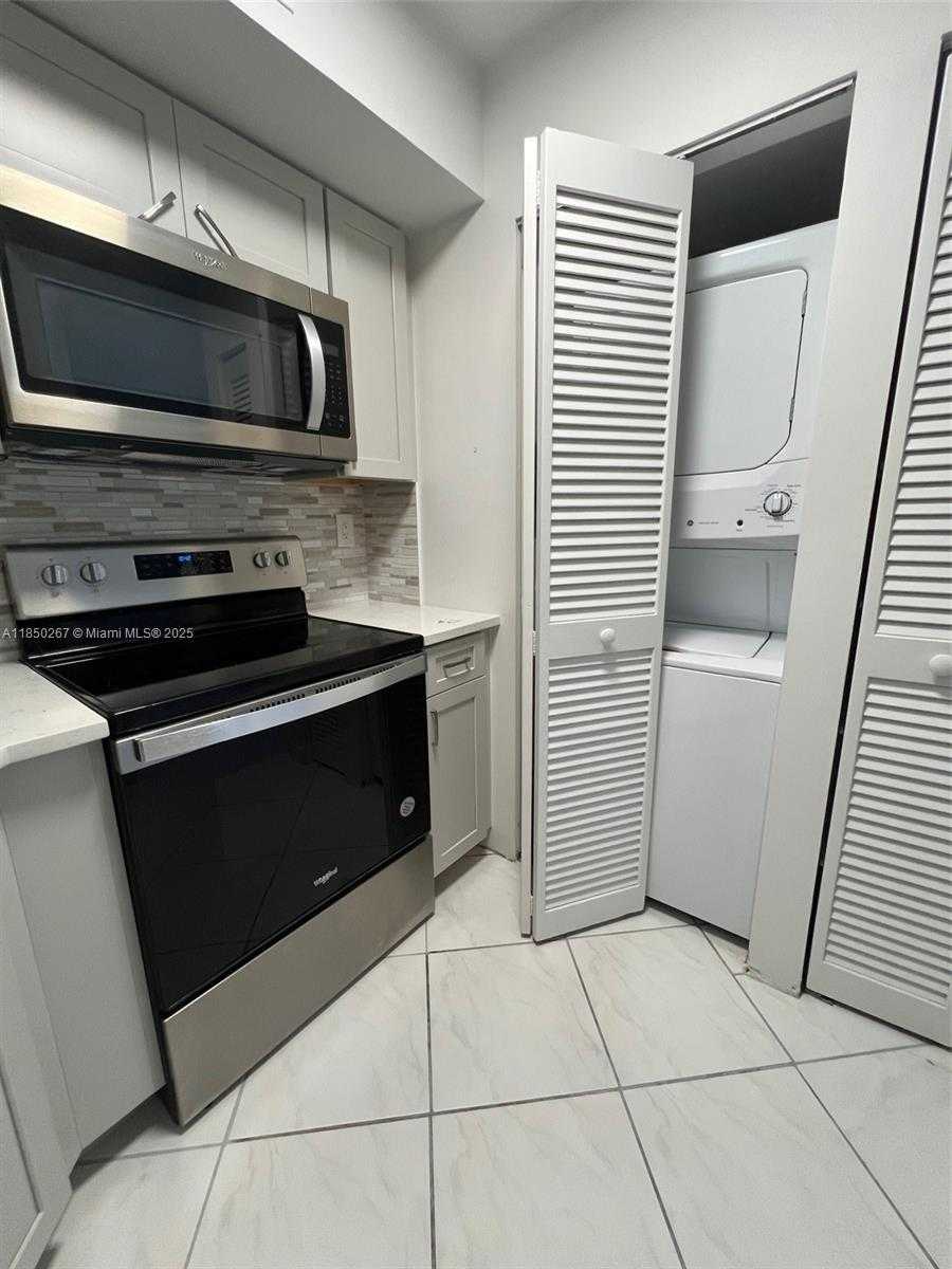 Small Image of 6767 COLLINS AVE #403, Miami Beach Number 3