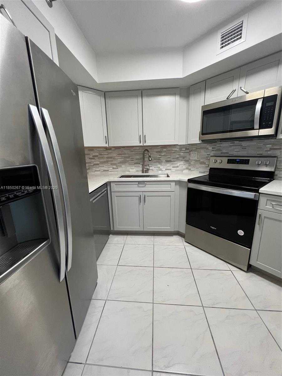 Small Image of 6767 COLLINS AVE #403, Miami Beach Number 4