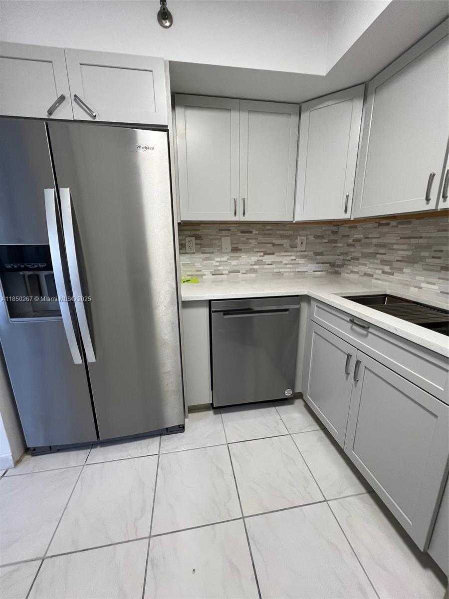 Small Image of 6767 COLLINS AVE #403, Miami Beach Number 5