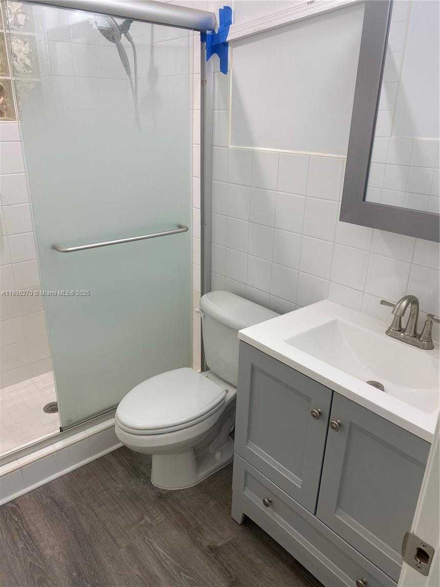 Small Image of 3156 MARY ST #C, Miami Number 4