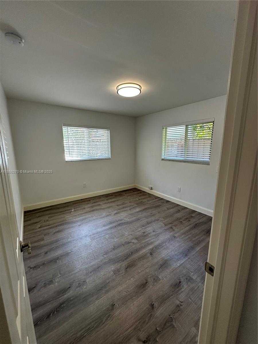 Small Image of 3156 MARY ST #C, Miami Number 5