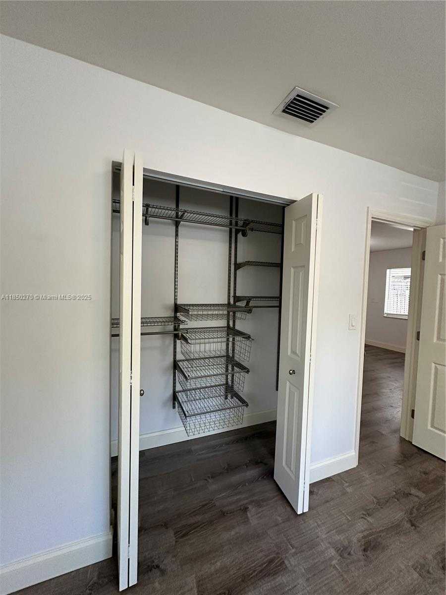 Small Image of 3156 MARY ST #C, Miami Number 6