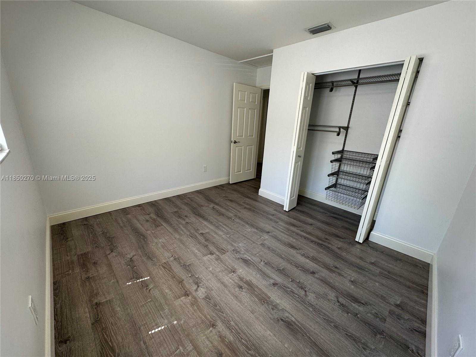 Small Image of 3156 MARY ST #C, Miami Number 8