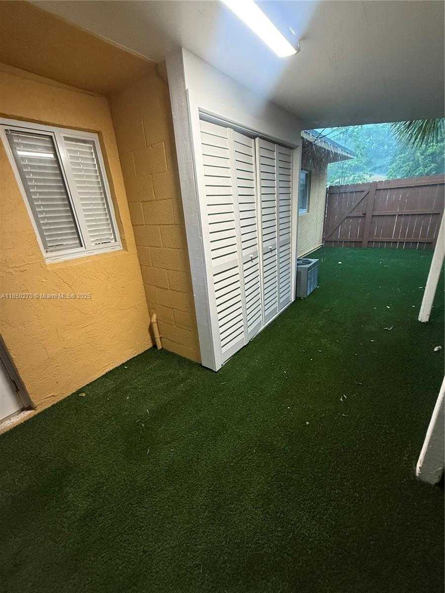 Small Image of 3156 MARY ST #C, Miami Number 9
